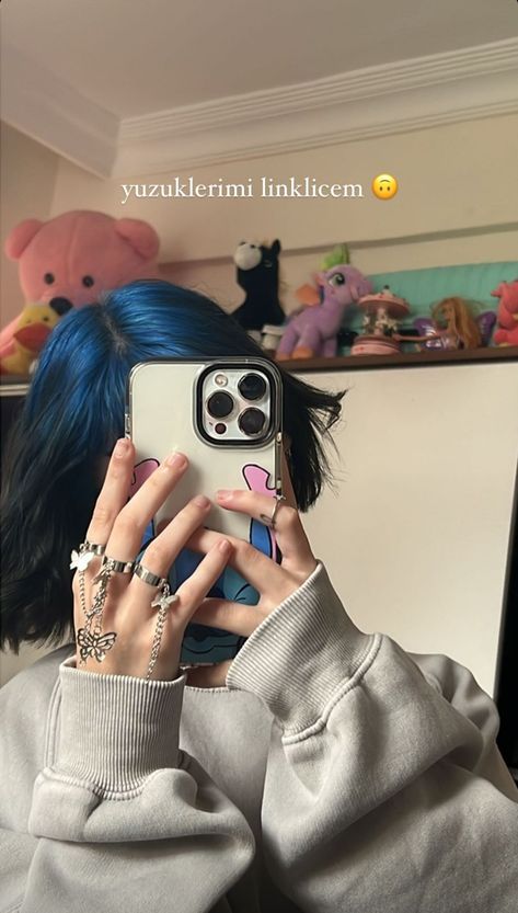 Blue Ghost Roots, Ghost Roots Hair, Ghost Roots, Roots Design, Blue Roots, Blue Ghost, Pretty Hair Color, Color Inspo, Roots Hair