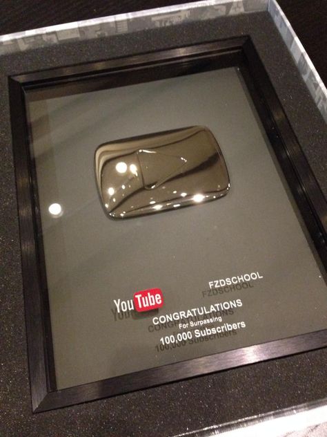 Award plaque for exceeding 100,000 subscribers on Design Cinema! Thank you everyone for your support! =) 100 K Youtube Plaque, 1m Subscribers Youtube Plaque, Youtuber Aesthetic Plaque, 100 000 Followers Tiktok, Youtube 100k Plaque, Youtube Plaque Aesthetic, Vision Board Purpose, Youtube Plaque, Youtube Award