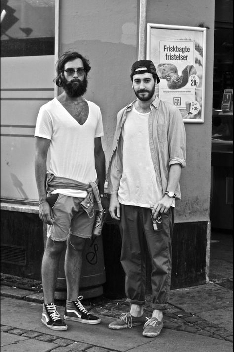 two is an item Bun Men, Pro Pictures, Mens Lookbook, Wall Style, Men Tumblr, Beard Envy, Modern Mens Fashion, Fashion Grunge, Le Male