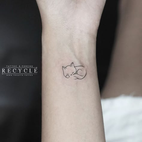 Oneplus Wallpaper, Recycle Tattoo, Tiny Cat Tattoo, Tiny Tats, Best Tattoo Ever, Cute Cat Tattoo, Beauty Marks, Cat Tattoos, Cat Tattoo Designs