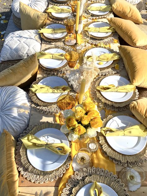 Yellow Picnic Party, Yellow Theme Picnic, Yellow Picnic Ideas, Yellow Picnic Aesthetic, Prayer Picnic, Upscale Picnic, Lemon Picnic, Lux Picnic, Royal Picnic