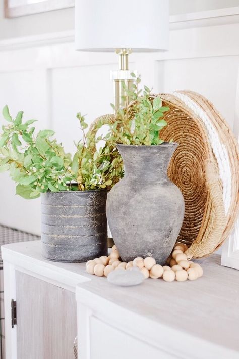 Decorate on a budget with these thrift store vase upgrades. Update floor vases, large vases and ceramic vases with these old vase makeover projects. Cap Decoration Ideas, Vase Makeover, Bottle Fish, Makeover House, Large Vases, Cheap Vases, Design Anthology, Floor Vases, Tank Decoration