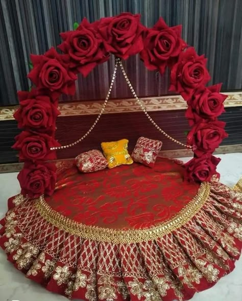 Laddu Gopal Singhasan, डिजाइनर कपड़े, Thali Decoration Ideas, Janmashtami Decoration, Wedding Gift Pack, Diwali Decoration Items, Creative Wedding Gifts, Bridal Gift Wrapping Ideas, Diy Diwali Decorations