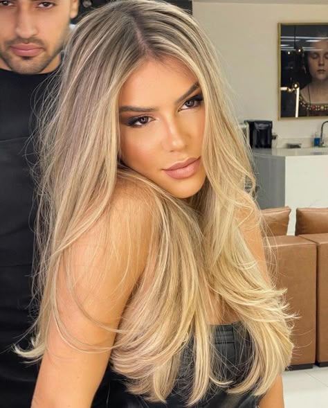 All Over Blonde Hair Color Dark Roots, Caramel Hair Extensions, Blonde On Dark Roots, Blonde Hair On Dark Roots, Blonde Hair For Dark Roots, Brown Root Blonde Hair, Long Blonde Hair Dark Roots, Blond Hair Brown Roots, Blond Hair With Brown Roots