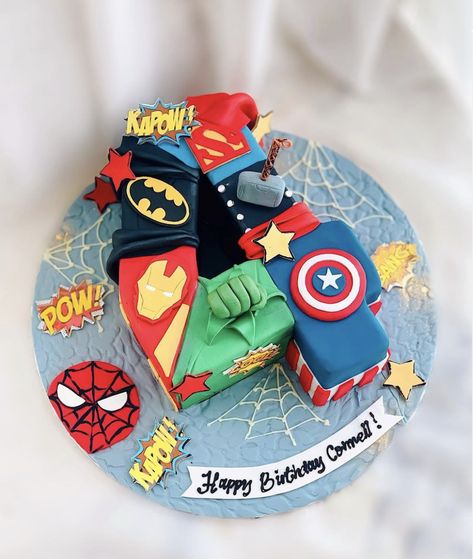 Marvel Number Cake, Flash Superhero Cake, Superhero Smash Cake, Hulk And Spiderman Cake, Iron Man Cake Ideas, Birthday Cake Marvel, Batman Theme Cake, Avengers Cake Design, Avengers Themed Cakes