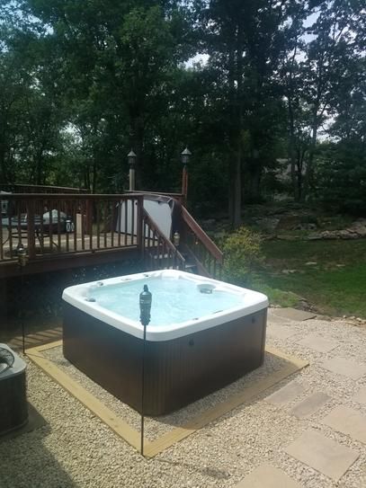 Hot tbp with gravel base Hot Tub Gravel Pad, Gravel Base For Hot Tub, Hot Tub Gravel Base, Hot Tub On Gravel, Hot Tub Base Ideas, Coin Spa, Jacuzzi Ideas, Small Backyard Decks, Backyard Decks