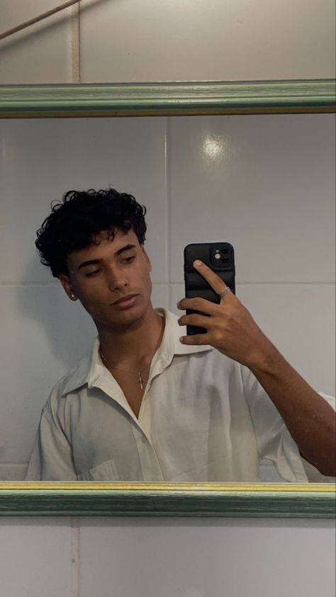 Mens Selfie Poses Instagram, Poses For Men Mirror Selfie, Male Mirror Poses, Men Pic Ideas, Male Mirror Pics, Men Selfie Poses Self Portraits, Men Instagram Poses Ideas, Photo Ideas For Men Instagram, Mirror Pic Ideas Men