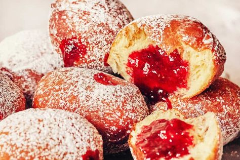 Make your own homemade jelly doughnuts and you'll be sure to impress all of your friends. Jelly donuts or sufganiyot are surprisingly simple to make. You just fry the dough and then fill it. Once you just the hang of it, making doughnuts from scratch is easy. Fried Desserts, Hanukkah Recipes, Jelly Donuts, Weekend Baking, Hanukkah Dinner, Jewish Holiday Recipes, Jelly Doughnuts, How To Make Jelly, Hanukkah Food