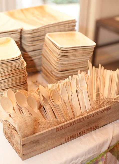 Barbecue Wedding, Rustic Dessert Table, Wooden Silverware, Deco Champetre, Disposable Cutlery, Christmas Trivia, I Do Bbq, Wooden Cutlery, Green Tips