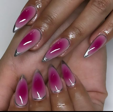 Stilleto Aura Nails, Magenta Aura Nails, Oval Aura Nails, Euphoria Nails Ideas Maddy, Edgy Pink Nails, Black And Pink Aura Nails, Magenta And Black Nails, Pink Pony Club Nails, Chrome Pink Nails Designs