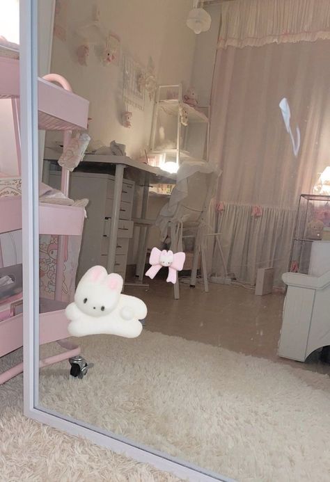 Room Inspo Kpop, Pfp Aesthetic Pink, Inspo Poses, Selfie Inspo, Women Aesthetic, Girly Room, Pretty Bedroom, Cute Room Ideas, Mia 3