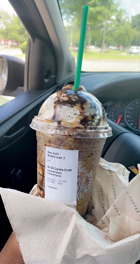 Snickers Starbucks Drink, Snickers Frappuccino Starbucks, Starbucks Drinks That Dont Taste Like Coffee, Starbucks Orders No Coffee, Twix Frappuccino Starbucks, Birthday Starbucks Drinks, Starbucks Drinks Chocolate, Starbucks Drinks To Try Frappuccino, Starbucks Drinks Sweet