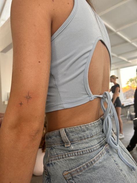 Elbow star tattoo Tattoo Placement Above Elbow, Tattoos For Above The Elbow, Tattoo Inspo Girl, Star Tattoo Placement Ideas, Fine Line Dainty Tattoo Ideas, Tiny Elbow Tattoo, Star Tattoo Back Of Arm, Small Above Elbow Tattoo, Small Inner Elbow Tattoo