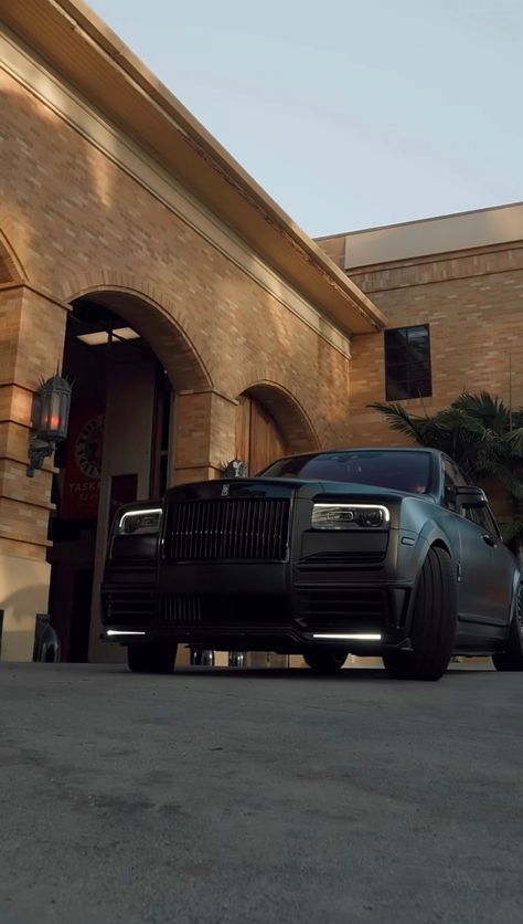 Rolls Royce Suv, Rolls Royce Black, Royce Car, Million Dollar House, Rolls Royce Cullinan, Lux Cars, Rolls Royce Phantom, Super Luxury Cars, Best Luxury Cars