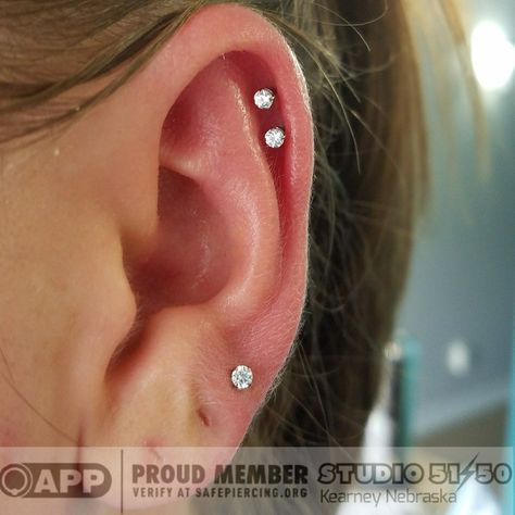 Peekaboo! Fresh double helix and upper ear lobe piercings on a sweet new client. #letssparkle #appmember #safepiercing @safepiercing @neometaljewelry #doublehelix #doublerainbow Upper Ear Lobe Piercing, Double Helix Piercings, Double Tragus, Studio 51, Double Helix Piercing, Upper Ear Piercing, Pretty Piercings, Upper Lobe Piercing, Ear Lobe Piercings