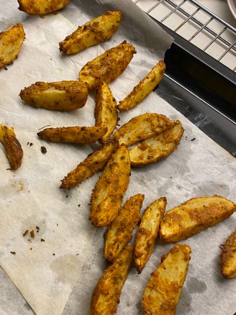 #tasty #potatoes #wedges #baked Potato Wedges Aesthetic, Wedges Aesthetic, Potatoes Wedges, Baked Potato Wedges, Potato Wedges Baked, Potato Wedges, Baked Potato, Best Foods, Potato