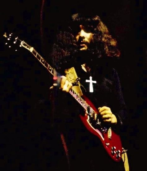 Guitarist Photography, Black Sabbath Iron Man, Arte Heavy Metal, Geezer Butler, Tony Iommi, James Dio, Heavy Rock, Famous Musicians, Rock Artists