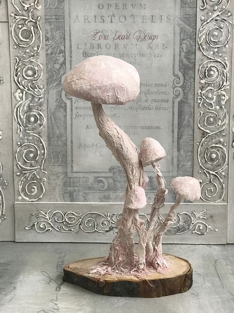 Paper Mache Art Projects Ideas, Fairytale Sculpture, Clay Crafts Mushroom, Mushrooms Sculpture, Cardboard Mushroom, Paper Mache Sculpture Ideas, Paper Mache Fairy, Paper Mache Mushroom, Cora Pearl