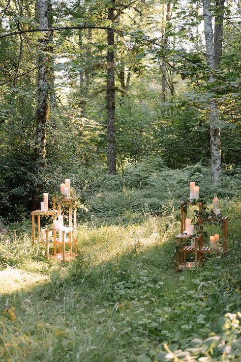 Fall Forest Wedding Ceremony, Woodsy Elopement Wedding, Rustic Elopement Wedding, Elopement Set Up, Forest Wedding Simple, Outdoor Elopement Ceremony, Backyard Wedding Ceremony Setup, Elopement In The Woods, Forest Elopement Ceremony