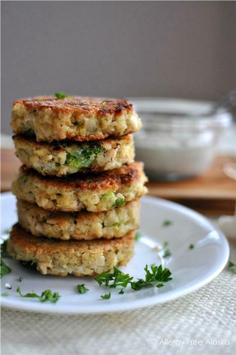 GF Tuna & Broccoli Quinoa Patties with Lemon Caper Sauce - allergyfreealaska.com Tuna Broccoli, Tuna Quinoa, Broccoli Patties, Quinoa Patties, Broccoli Quinoa, Lemon Caper Sauce, Tuna Patties, Caper Sauce, Party Tips