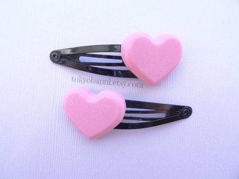 Hair Clips Aesthetic, Gothic Pastel, Heart Hair Clips, Gyaru Hair, Kawaii Hair Clips, Pink Hair Clips, Lovecore Aesthetic, Kawaii Hairstyles, Kawaii Goth