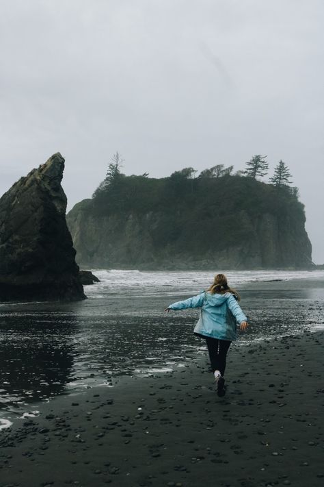 #washington #beach #westcoast #rubybeach #foggy Washington Beach Aesthetic, Pnw Beach Aesthetic, Gloomy Scenery, Ruby Beach Washington, Pnw Vibes, Washington Beaches, Usa Trip, Gig Harbor, Sailing Trips