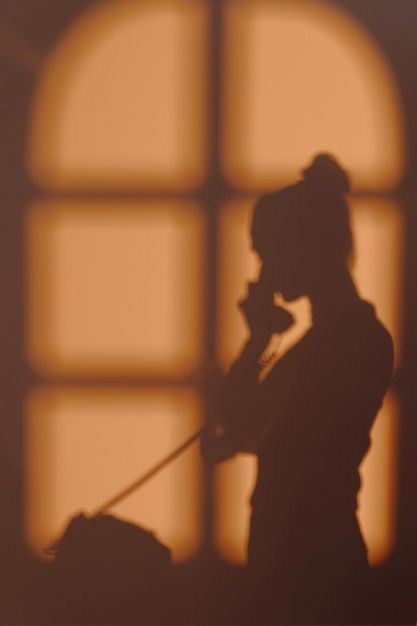 Shillouette Aesthetic, Calling Someone On The Phone Aesthetic, Silouttes Photography, Woman Shadow Aesthetic, Talking On The Phone Aesthetic, Shadow Silhouette Aesthetic, Woman Silhouette Aesthetic, Young Woman Aesthetic, Phone Call Aesthetic