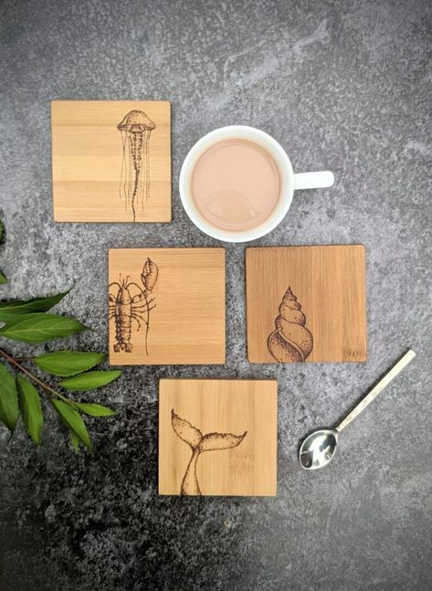 Coaster Wood Bamboo Wood Burnt Engraved Artwork Kitchen - Etsy Natural Gift Wrapping, Artwork Kitchen, Coasters Wood, Wood Burn Designs, Woodburning Projects, Mini Makeover, Wood Burning Art, Swallows, Wooden Coasters