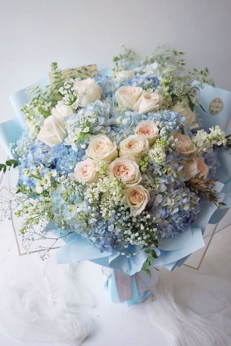 Tiffany Blue Flowers, Luxury Flower Arrangement, Blue Flowers Bouquet, Flowers Luxury, Luxury Flower Bouquets, Boquette Flowers, Blue Themed Wedding, Flowers Bouquet Gift, Bleu Pastel