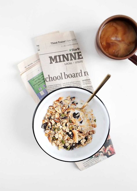 Simple Breakfast Photography, Muesli Photography, Cereals Photography, Almond Breakfast, Food Flatlay, Breakfast Photography, Cherry Almond, S'mores, Healthy Snacks Easy