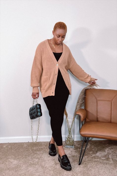 Black Woman Cardigan Outfit, Professional Outfits Women Cardigan, Tan Cardigan Outfit Work, Camel Dress Outfit, Relaxed Work Outfit, Professional Outfits Black Women, Camel Cardigan Outfit, Cardigan Outfit Black Women, Cardigan Work Outfit