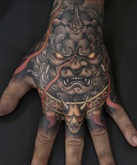 Foo Dog Hand Tattoo, Ryu Dragon, Dragon Hand Tattoo, Foo Dog Tattoo Design, Japanese Hand Tattoos, Hand Ideas, Oni Tattoo, Foo Dog Tattoo, Diy Engraving