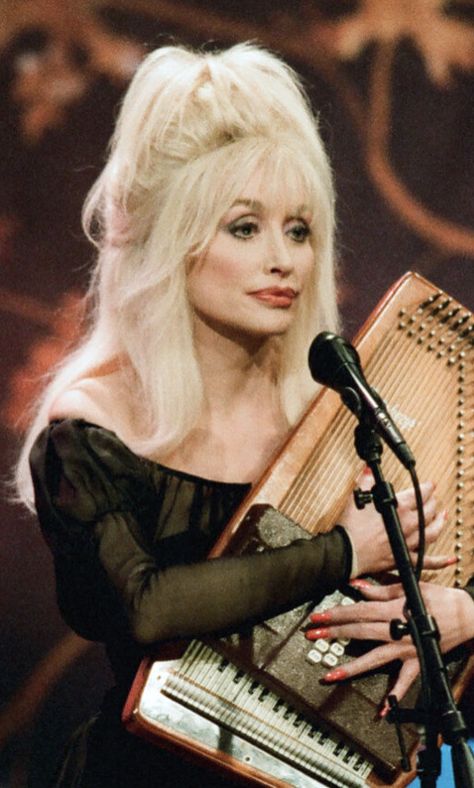 Dolly Parton Pics, Star Sign Capricorn, Dolly Parton Pictures, Lesley Gore, Bernadette Peters, Stevie Nicks Fleetwood Mac, Iconic Moments, Cyndi Lauper, Women In Music