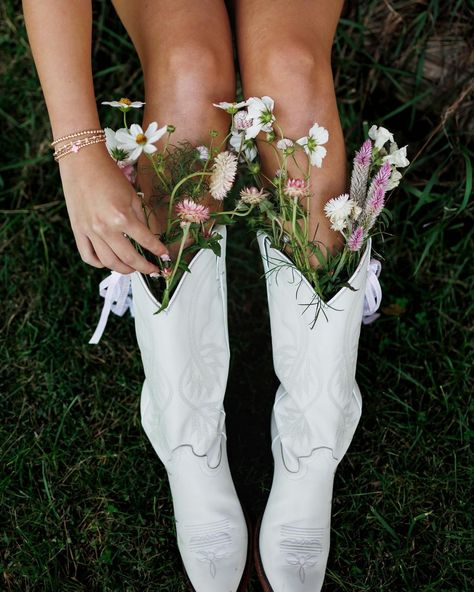 matthew 6:28 🌸🕊️🌿 Flowers In Boots Photography, Flowers In Boots, Boots Photoshoot, Cowgirl Photoshoot, Flower Boots, Matthew 6, Birthday Photos, Senior Pictures, Marketing