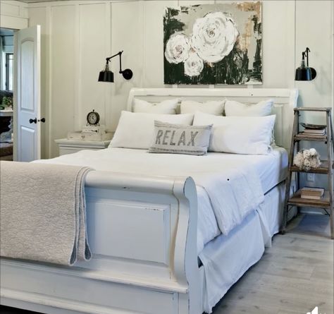 Sled Bed Bedrooms Decor, White Sleigh Bed Bedroom Ideas, Lana Bedroom, Sleigh Bed Painted, White Sleigh Bed, Ideas Habitacion, Bed Painting, Cherry Bedroom Furniture, Mismatched Furniture