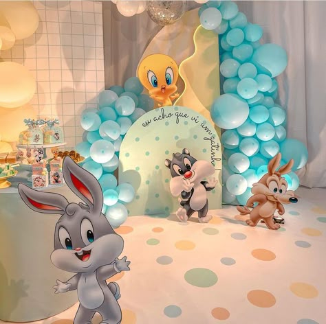 Looney Tunes Party Decorations, Twin Baby Birthday Party Ideas, Baby Looney Tunes Centerpieces, Looney Tunes First Birthday Party Ideas, Primer Cumpleaños Ideas, Looney Toons Baby Shower Ideas, 1 St Birthday Boy Theme, Tweety Bird Baby Shower Ideas, Boy Baby Shower Ideas Spring