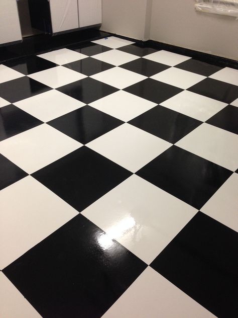 Black And White Tiles Living Room, Floor Black And White, Black White Tile Floor, Floor Tiles Black And White, Checkerboard Garage Floor, Black And White Checkerboard Floor, Black And White Floor Tiles, Black White Checkered Floor, Black And White Floor