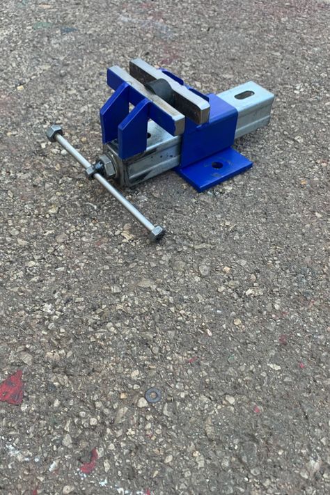 Diy Tools Metal, Homemade Bench, Diy Tools Homemade, Custom Metal Fabrication, Metal Fabrication Tools, Bench Vise, Steel Bench, Metal Bending Tools, Garage Door Design