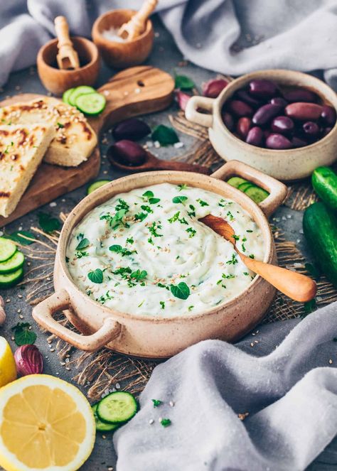 Tzatziki - Yogurt Cucumber Garlic Sauce Vegan Tzatziki Sauce, Vegan Dip Recipes, Healthy Dressing Recipes, Tzatziki Recipe, Tzatziki Sauce Recipe, Low Calorie Vegetables, Vegan Tzatziki, Tzatziki Recipes, Creamy Yogurt