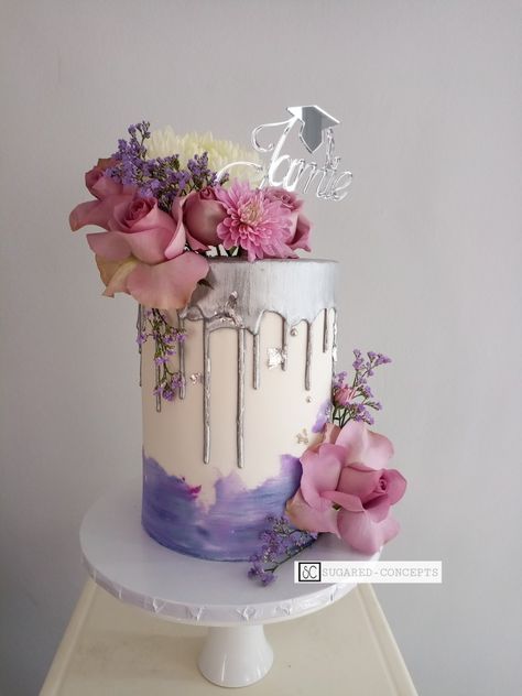 Lilac cake, shades of purple 💜. Purple Tall Cake, Lilac Graduation Cake, Lilac Cake, Purple Cakes Birthday, Purple Cakes, Tall Cakes, Graduation Cake, Graduation Cakes, Fresh Flower