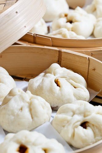 Char Siu Bao (Chinese BBQ Pork Buns) Bbq Pork Buns Recipe, Pork Bao Buns, Chinese Bbq Pork Buns, Pork Bao, Bbq Pork Buns, Char Siu Bao, Siu Bao, Yum Cha, Chinese Bbq Pork