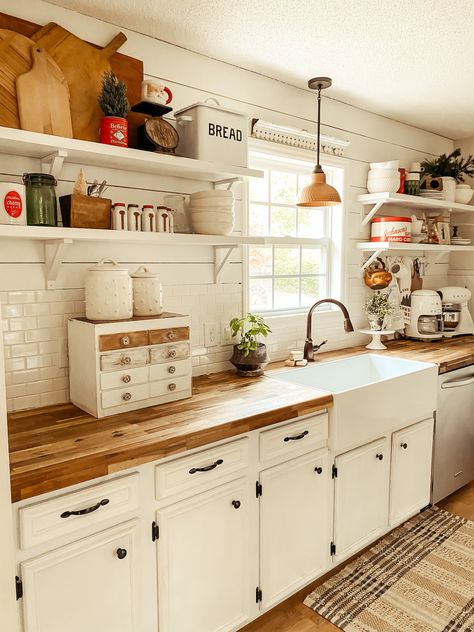 Farmhouse Lights, Farmhouse Light, Country Kitchen Designs, Goodbye Summer, Classic Farmhouse, Farmhouse Kitchen Design, Cottage Kitchens, Farm Kitchen, Chic Kitchen