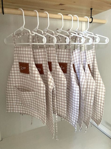 This hand-embroidered gingham apron makes the perfect customized gift for a cute little child this holiday season! Apron For Kids, Customised Birthday Gifts, Customised Aprons, Gingham Apron, Art Smock, Handmade Aprons, Name Embroidery, Cute Aprons, Sewing Aprons