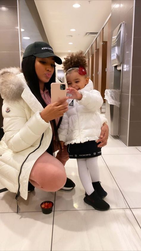 Matching Mommy Daughter Outfits, Mommy Daughter Pictures, Newborn Black Babies, Mommy Daughter Photos, Matching Fits, Mommy And Baby Pictures, Mom Daughter Outfits, Mommy Daughter Outfits, Mum Life