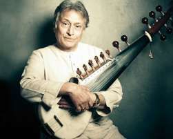 Indian classical musician Ustad Amjad Ali Khan’s sarod, which he has been playing for the last 45 years, has gone missing while he was returning to Delhi from London by a British Airways flight. Music Painting Canvas, Amjad Ali Khan, Hindustani Classical Music, Indian Musical Instruments, Music Theme Birthday, Musician Portraits, Indian Classical Music, Classic Jazz, Classical Musicians