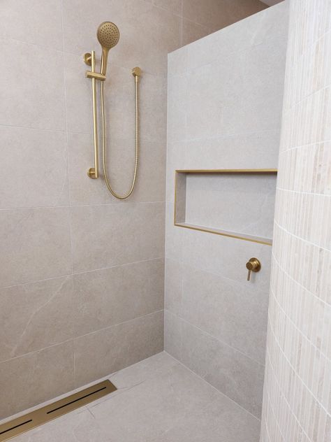 Brass Ensuite, Bathroom With Beige Tile, Cream And Gold Bathroom, Limestone Bathroom, Beige Marble Bathroom, Travertine Shower, Cottage Style Bathrooms, Bath Surround, Tub Design