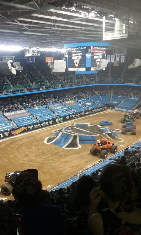 Review of Monster Jam Monster Truck Show Jamming Aesthetic, Diy Monster Truck Arena, Monster Truck Jam, Monster Truck Arena, Ocho Rios Jamaica, Monster Truck Rally, Monster Truck Show, Zombie Monster, Female Monster