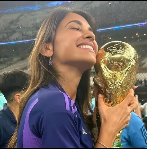 Antonella Messi, Antonella Roccuzzo, Goodnight Punpun, Football Wags, White Ferrari, Instagram B, Football Pictures, World Cup 2022, Leo Messi