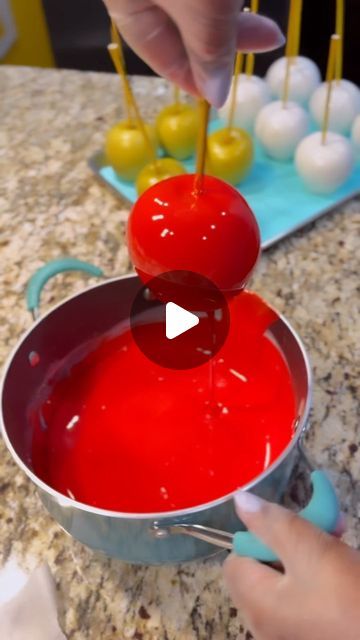 Candy Apple Recipe Without Corn Syrup, Candy Apple Bites, Candy Apples Recipe, Candied Apples Slices, Mini Candy Apples, Candy Apples Diy, Colored Candy Apples, Dipped Apples, Gourmet Candy Apples