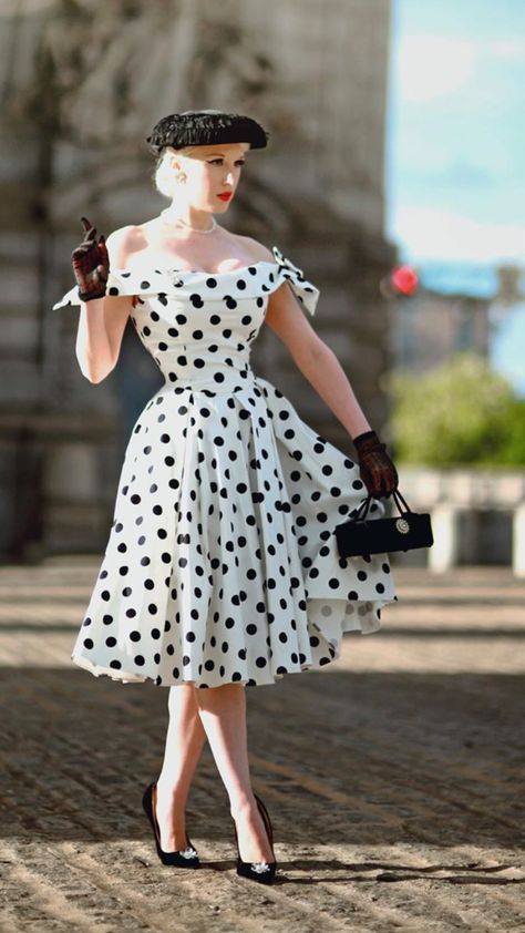 60s Womens Fashion Classy, 50s Polka Dot Dress, 1950s Fashion Black Women, Vintage Outfits Classy 1950s, Retro Style Dress To Impress, 50s Silhouette, 50s Dance, Stile Pin Up, 40s Mode